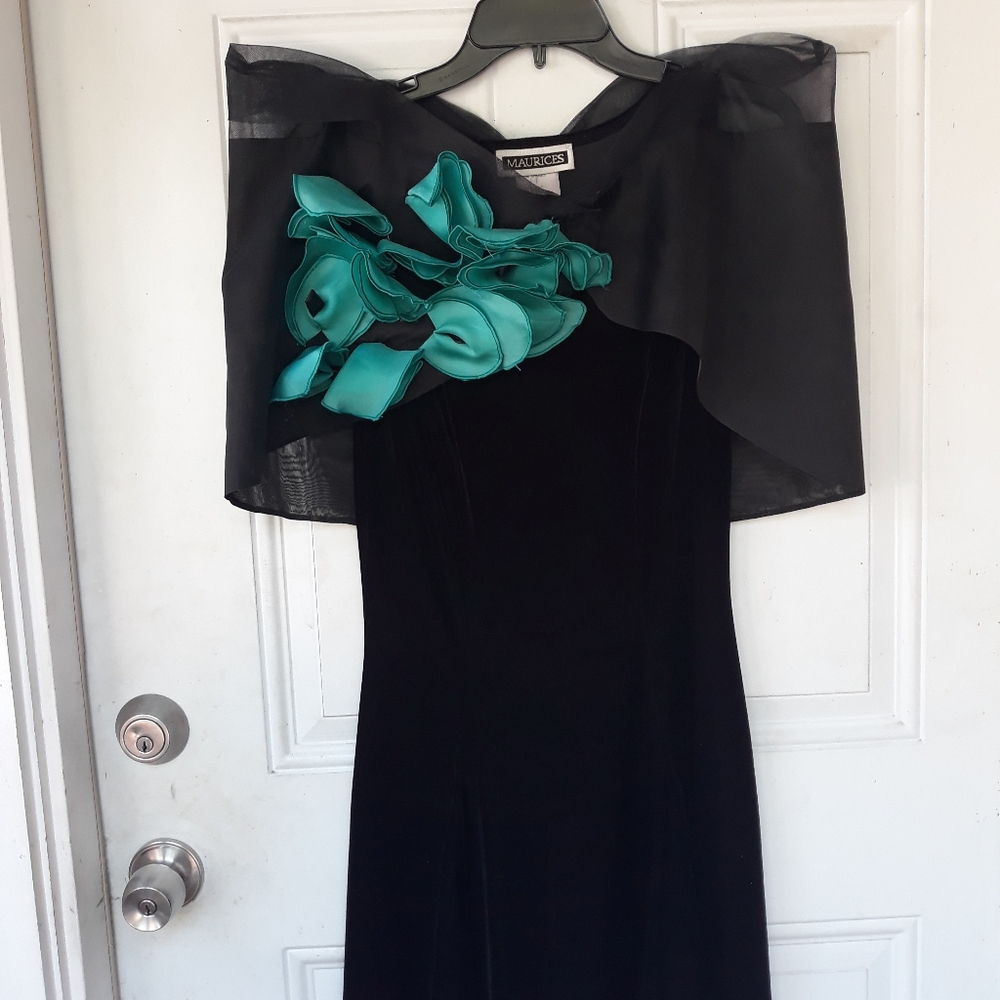 Mina Mann Black & Green Floral Organza Wrap Stole *shown over black velvet dress